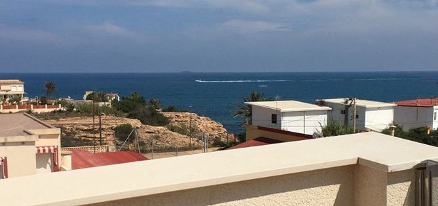 Foto 1 de Chalet en venta en Playa de los Locos de 3 habitaciones con terraza y piscina