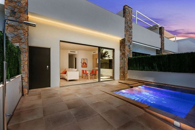 Foto 1 de Venta de casa en Zona Pueblo de 2 habitaciones con terraza y piscina