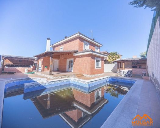 Foto 1 de Xalet en venda a Casar (El) de 4 habitacions amb terrassa i piscina