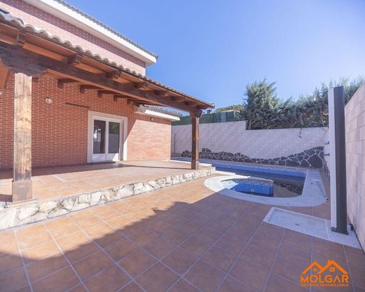 Foto 2 de Chalet en venta en Casar (El) de 4 habitaciones con terraza y piscina