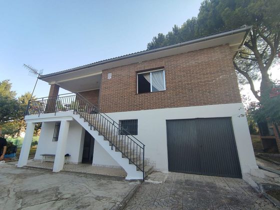 Foto 2 de Xalet en venda a Torrejón del Rey de 4 habitacions amb garatge i jardí