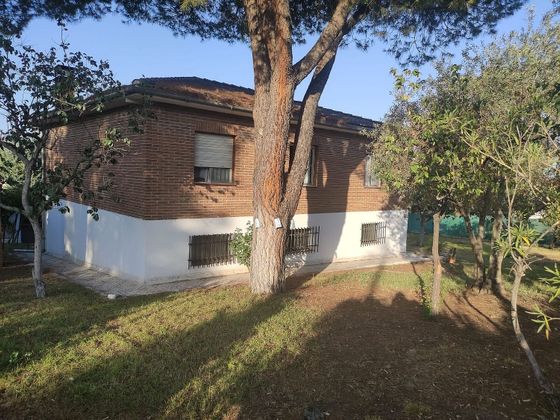 Foto 1 de Xalet en venda a Torrejón del Rey de 4 habitacions amb garatge i jardí