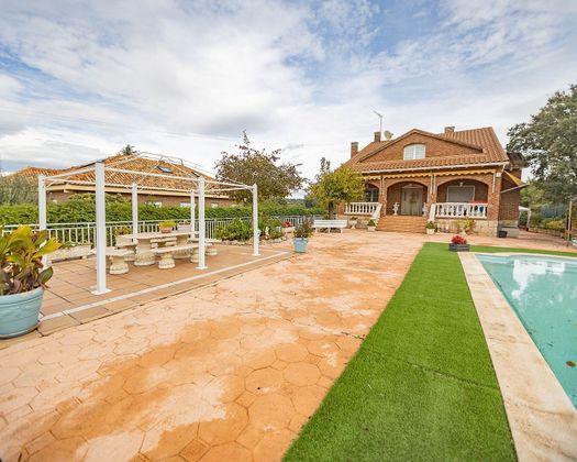 Foto 2 de Xalet en venda a Valdeaveruelo de 4 habitacions amb terrassa i piscina