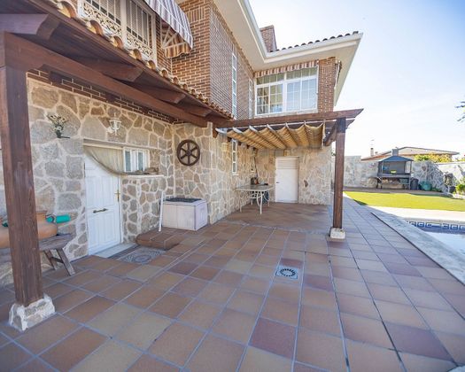 Foto 1 de Xalet en venda a Torrejón del Rey de 5 habitacions amb terrassa i piscina