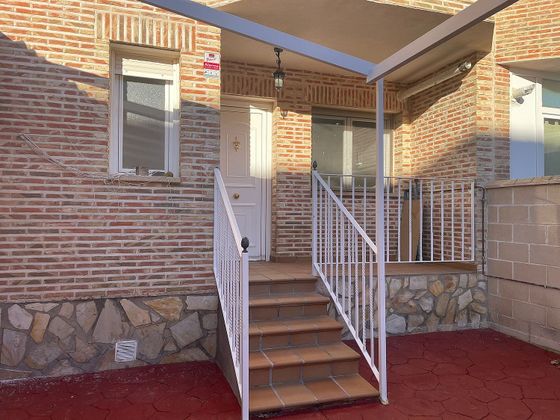 Foto 1 de Casa adossada en venda a Galápagos de 3 habitacions amb terrassa i garatge