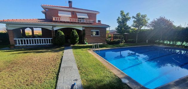 Foto 2 de Chalet en venta en Casar (El) de 6 habitaciones con terraza y piscina