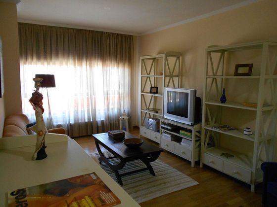 Foto 1 de Alquiler de piso en calle Rosalía de Castro de 1 habitación con garaje y muebles