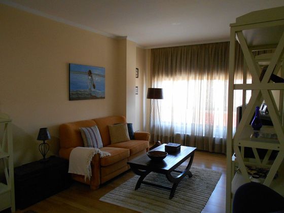 Foto 2 de Alquiler de piso en calle Rosalía de Castro de 1 habitación con garaje y muebles
