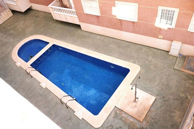 Foto 2 de Àtic en venda a Nueva Torrevieja - Aguas Nuevas de 3 habitacions amb terrassa i piscina