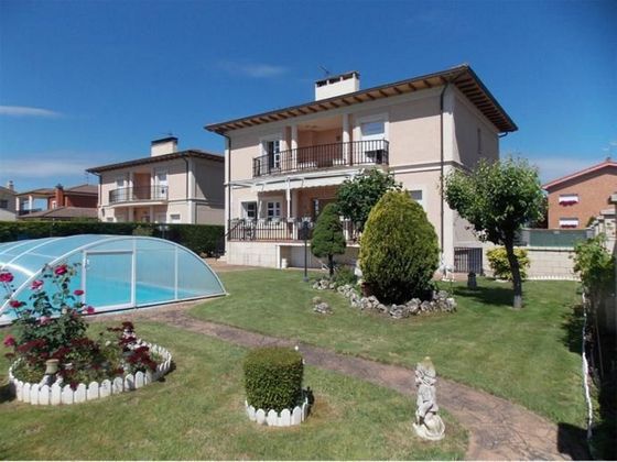 Foto 1 de Chalet en venta en Casalarreina de 4 habitaciones con terraza y piscina