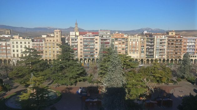 Foto 1 de Pis en venda a Centro - Logroño de 5 habitacions amb balcó i calefacció