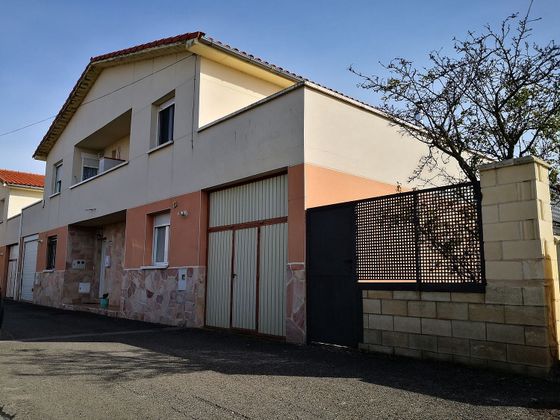 Foto 1 de Casa adossada en venda a Cuzcurrita de Río Tirón de 3 habitacions amb terrassa i garatge