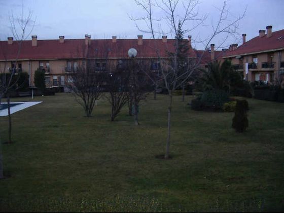 Foto 1 de Venta de casa adosada en Lardero de 4 habitaciones con terraza y piscina