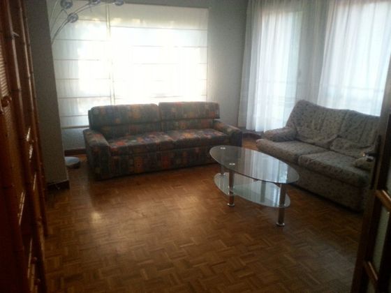 Foto 2 de Alquiler de piso en Nájera de 3 habitaciones con muebles y balcón