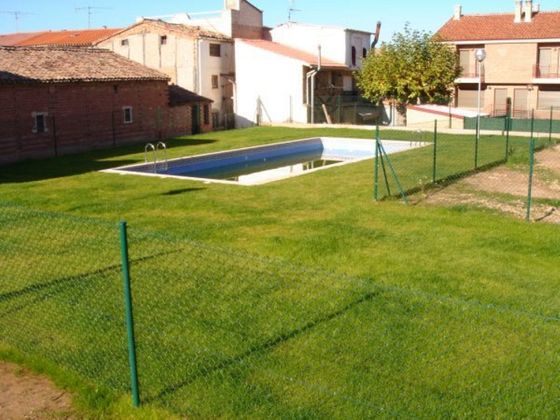 Foto 1 de Casa adossada en venda a Canillas de Río Tuerto de 3 habitacions amb piscina i garatge
