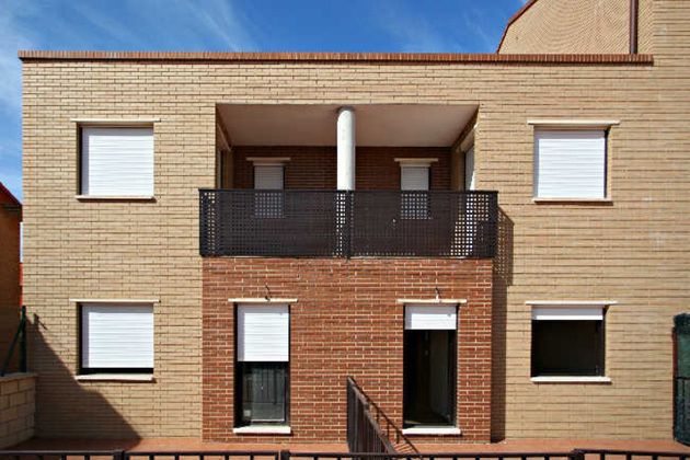Foto 1 de Casa adosada en venta en Alesanco de 3 habitaciones con terraza y piscina