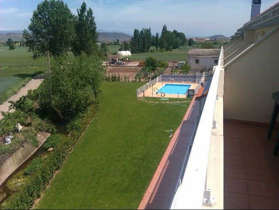 Foto 1 de Piso en venta en Alesanco de 2 habitaciones con terraza y piscina