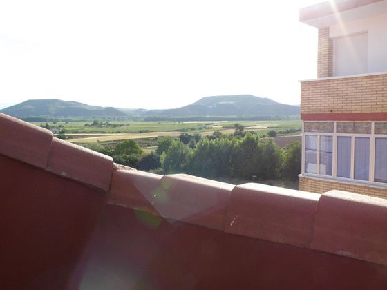 Foto 2 de Àtic en venda a Uruñuela de 2 habitacions amb terrassa