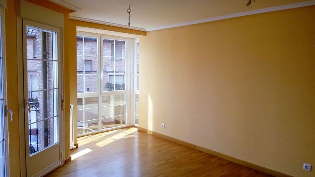 Foto 1 de Piso en venta en Uruñuela de 3 habitaciones con terraza y calefacción