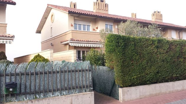 Foto 1 de Casa en venda a Castañares de Rioja de 3 habitacions amb terrassa i piscina