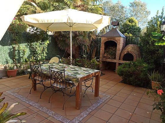 Foto 1 de Casa adossada en venda a Uruñuela de 4 habitacions amb terrassa i jardí