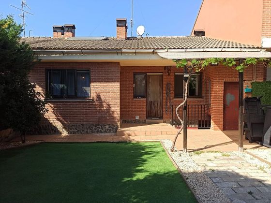 Foto 1 de Casa adossada en venda a Uruñuela de 3 habitacions amb terrassa i garatge
