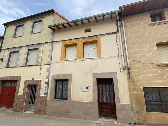 Foto 1 de Chalet en venta en Baños de Rioja de 2 habitaciones con calefacción