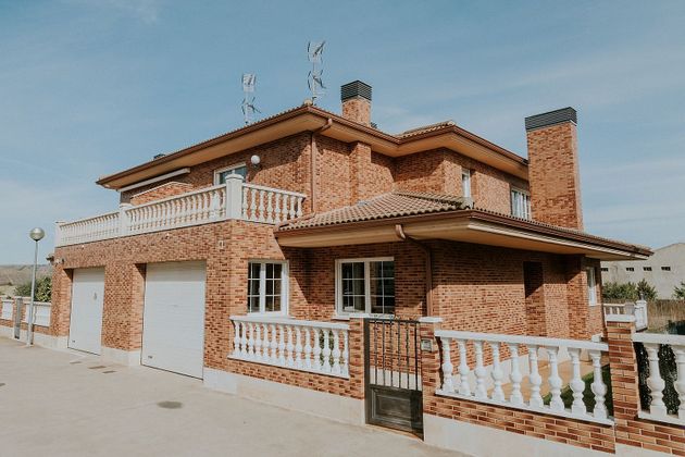 Foto 1 de Casa en venta en Uruñuela de 4 habitaciones con terraza y garaje