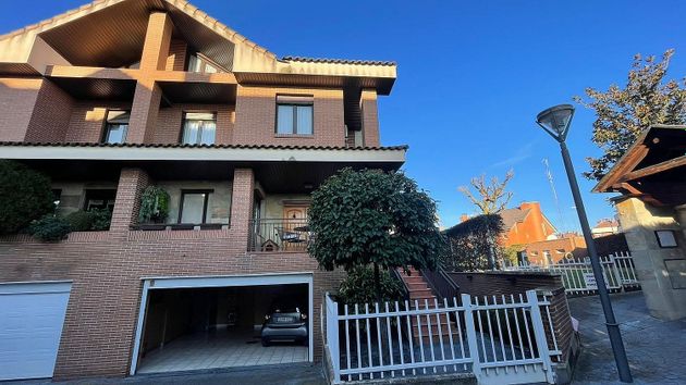 Foto 1 de Casa en venta en Cascajos - Piqueras de 4 habitaciones con terraza y garaje