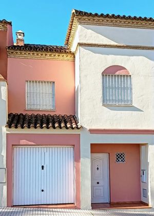 Foto 1 de Venta de casa en Nueva Alcalá de 4 habitaciones con terraza