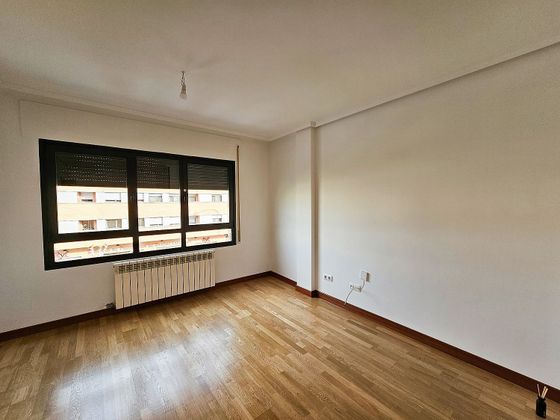 Foto 2 de Piso en venta en Cascajos - Piqueras de 2 habitaciones con garaje y balcón