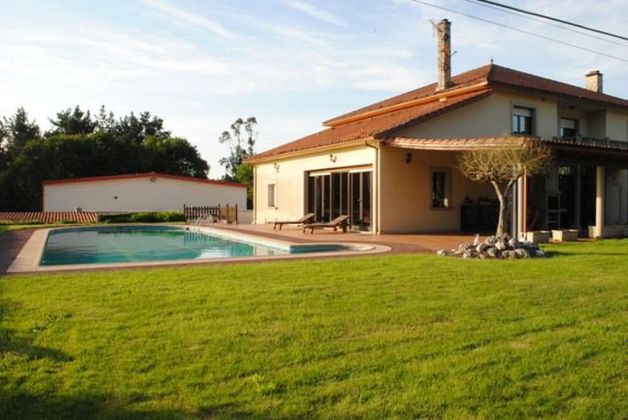 Foto 1 de Casa en venda a Campus Sur - Santa Marta de 4 habitacions amb piscina i garatge