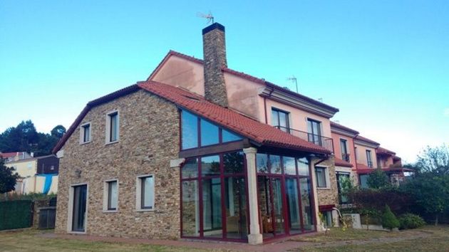 Foto 1 de Casa en venda a Castiñeiriño - Cruceiro de Sar de 4 habitacions amb terrassa i piscina