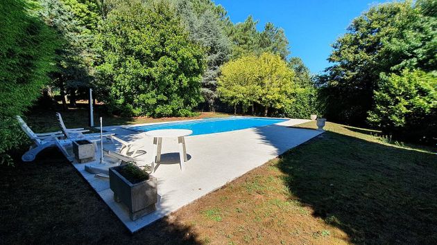 Foto 2 de Casa en venta en Brión de 5 habitaciones con terraza y piscina