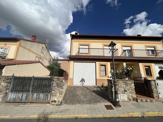 Foto 1 de Casa en venta en Palazuelos de Eresma de 4 habitaciones con piscina y garaje