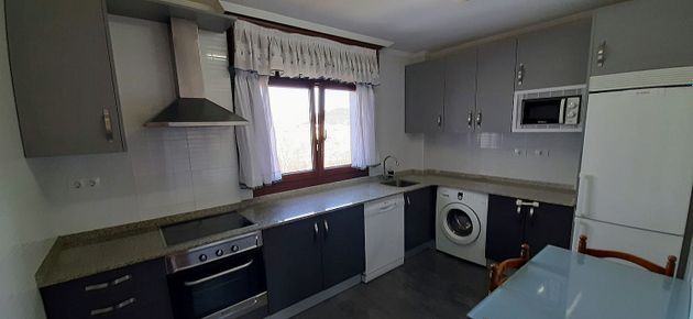 Foto 2 de Pis en venda a Muskiz de 3 habitacions amb garatge i balcó