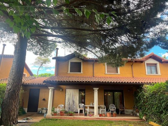Foto 1 de Casa adossada en venda a calle Fuente de la Selva de 3 habitacions amb piscina i garatge
