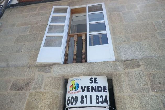 Foto 1 de Casa en venda a calle Grande de 3 habitacions amb balcó i calefacció