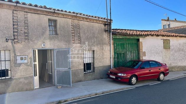 Foto 1 de Chalet en venta en Castellanos de Villiquera de 3 habitaciones con garaje