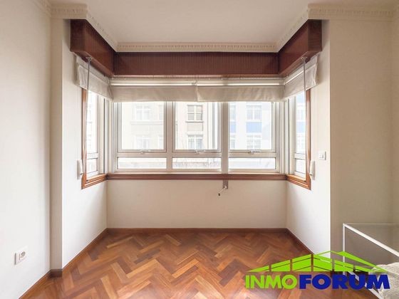 Foto 2 de Venta de piso en Cuatro Caminos - Plaza de la Cubela de 3 habitaciones con garaje y calefacción