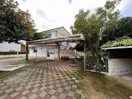 Foto 1 de Chalet en venta en Cabral - Candeán de 3 habitaciones con terraza y jardín