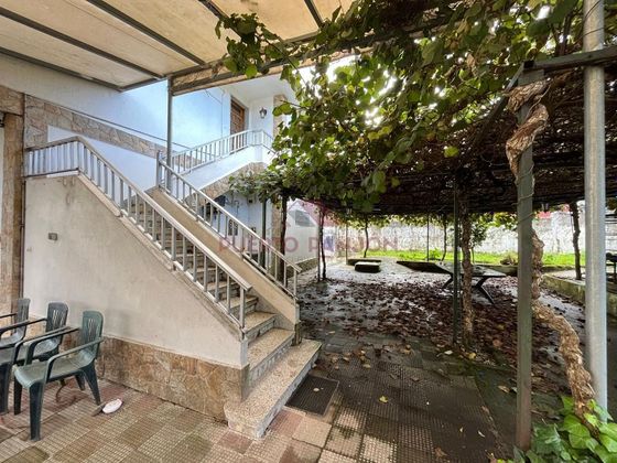 Foto 2 de Xalet en venda a Cabral - Candeán de 3 habitacions amb terrassa i jardí