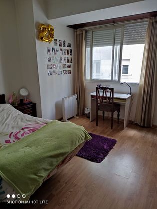 Foto 2 de Alquiler de piso en Zona de Plaza de Barcelos de 4 habitaciones con muebles y ascensor