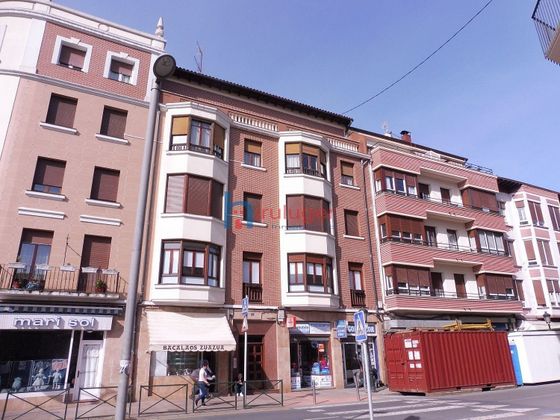 Foto 1 de Pis en venda a Gernika-Lumo de 4 habitacions amb terrassa i ascensor