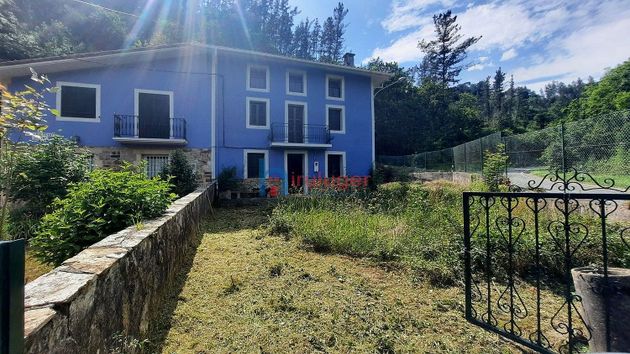 Foto 1 de Casa en venda a Busturia de 6 habitacions amb terrassa i jardí