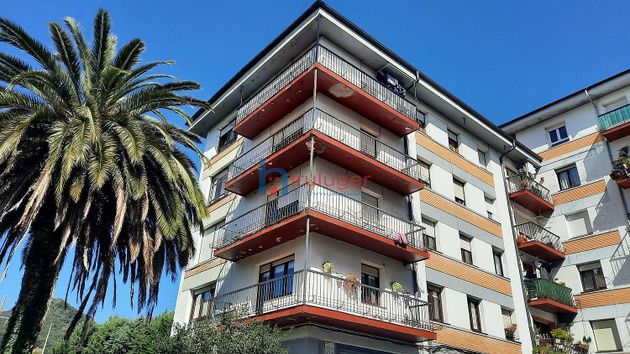 Foto 2 de Pis en venda a Busturia de 3 habitacions amb terrassa i balcó