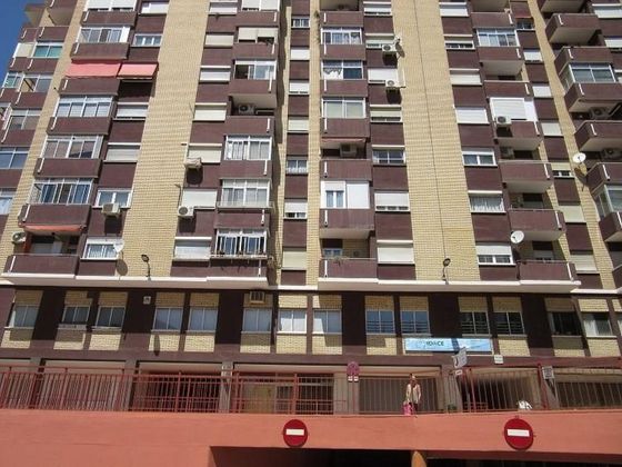 Foto 1 de Pis en venda a calle Terrazas de Cuéllar de 3 habitacions amb garatge i balcó