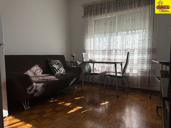 Foto 1 de Piso en venta en Castiñeiriño - Cruceiro de Sar de 2 habitaciones con muebles y calefacción