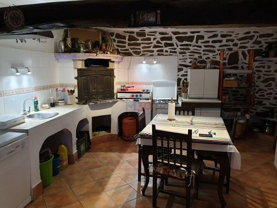 Foto 2 de Casa en venda a Valle de Losa de 5 habitacions amb piscina i garatge