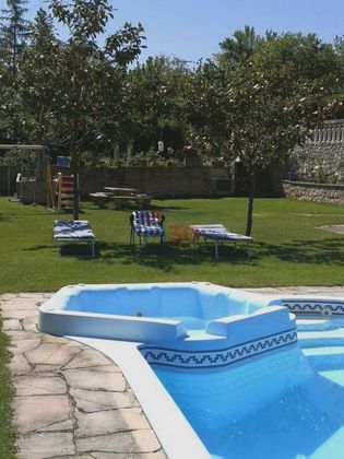 Foto 1 de Venta de chalet en Condado de Treviño de 4 habitaciones con terraza y piscina